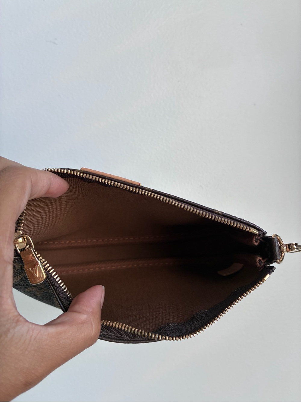 Louis Vuitton Multi Accessories Pouch - Picture 5 of 6